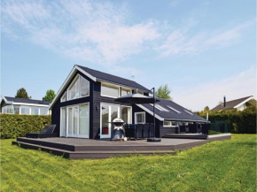 Three-Bedroom Holiday Home in Bogo By